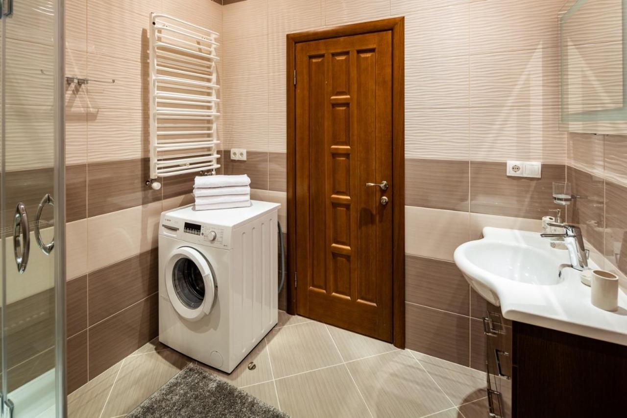 Alfa Apartments Svobody 31 Лвив Екстериор снимка